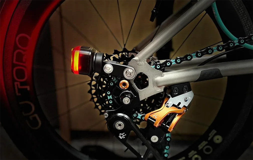Magicshine MJ-6563 - možnosti montáže světla SEEMEE na Brompton, další kola a koloběžky