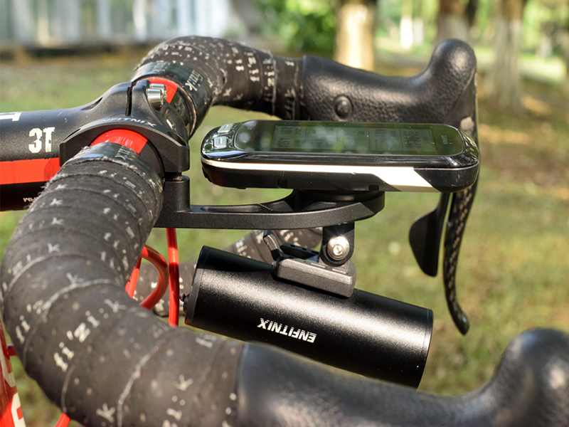 Enfitnix předsazený držák svítilny a Garminu na kolo