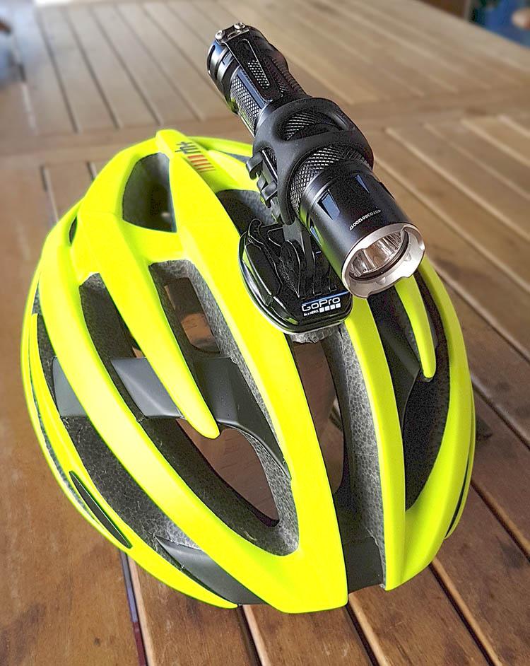 Držák ruční svítilny pro GoPro redukci (na přilbu)