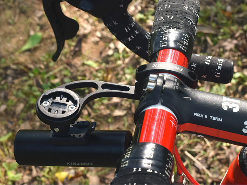 Enfitnix předsazený držák svítilny a Garminu na kolo